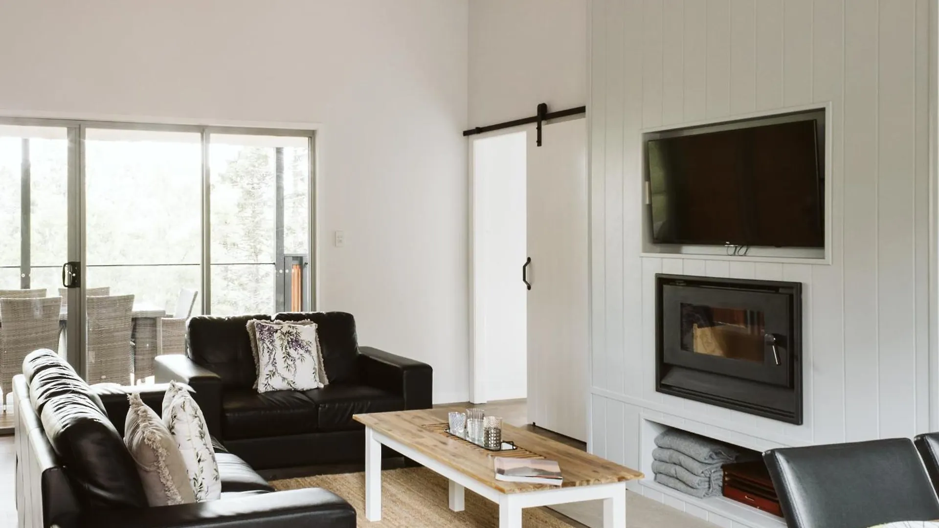 Private 3-Bedroom House Nestled High Amongst The Trees Maleny Holiday home